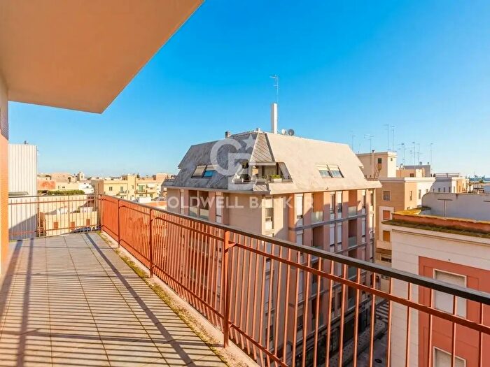 Appartamento con 6 locali in vendita in Piazzetta Durano, Brindisi