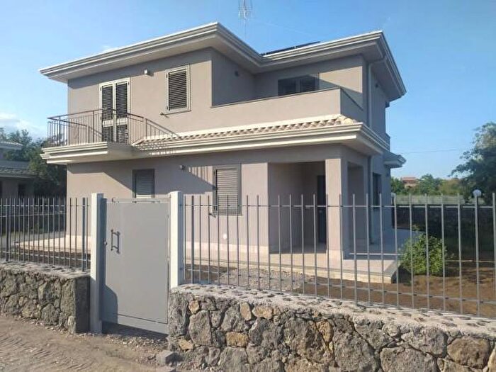 Casa con 5 locali in vendita in Via Matteotti SNC, Aci SantAntonio