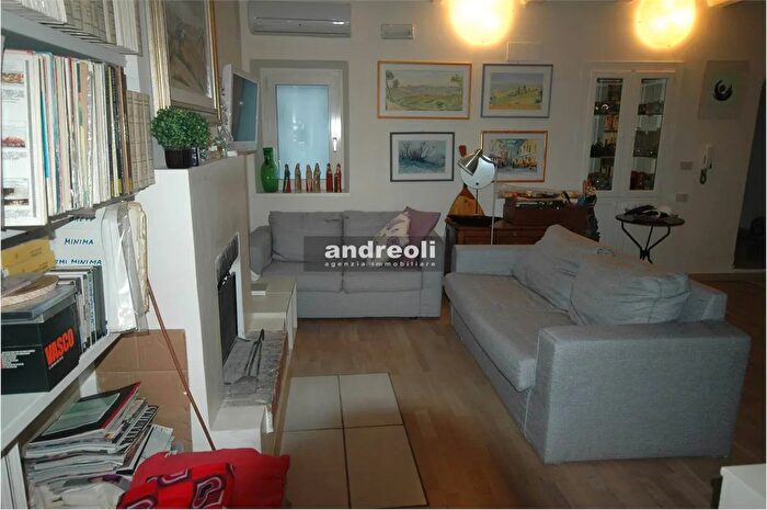 Casa con 6 locali in vendita in Jesi