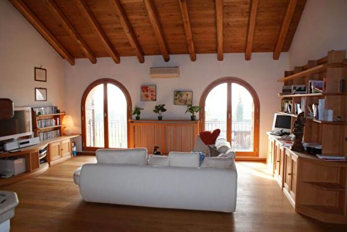 Casa con 6 locali in vendita in San Pietro Di Feletto