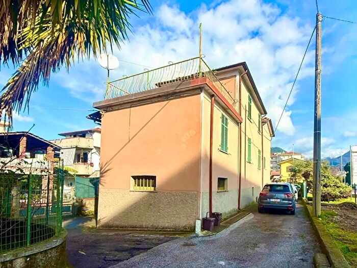 Casa con 5 locali in vendita in Ei Saraceni, Massa