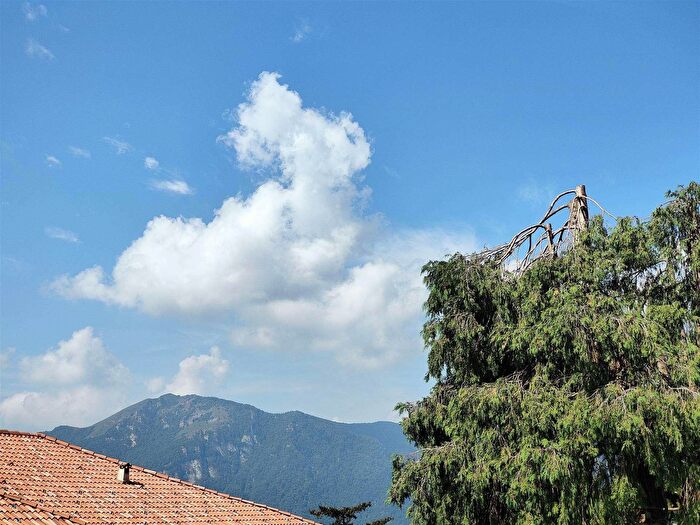 Appartamento quadrilocale in vendita in Via Giovio, Zelbio