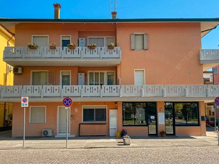 Appartamento trilocale in affitto in Piazza Leonardo da Vinci, Centro, Caorle