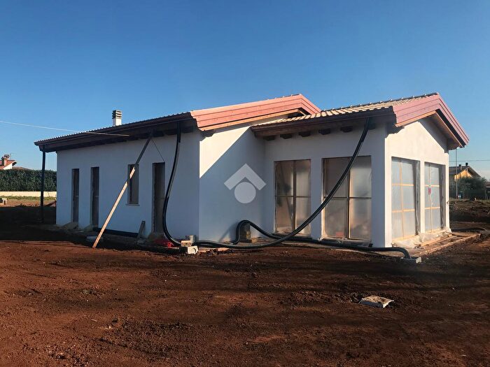 Casa quadrilocale in vendita in Via Rodolfo Ranieri, Nepi