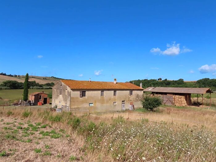 Casa con 12 locali in vendita in Castellina Marittima