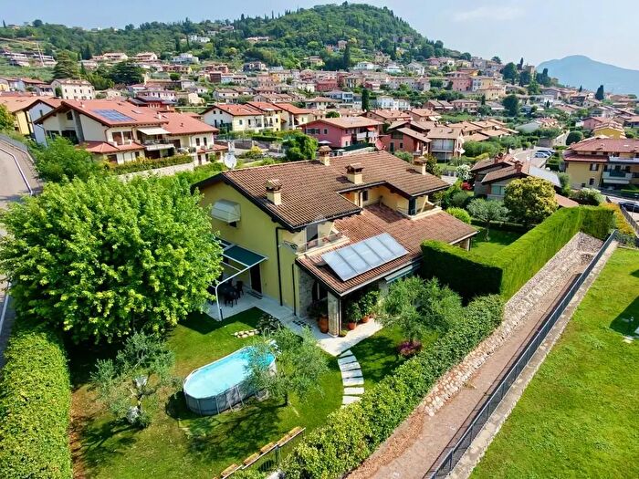Casa con 6 locali in vendita in Via Don Martini, Cavaion Veronese