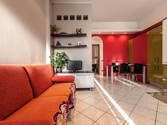 Appartamento trilocale in affitto in Via Don Giuseppe Andreoli, Bovisa, Milano
