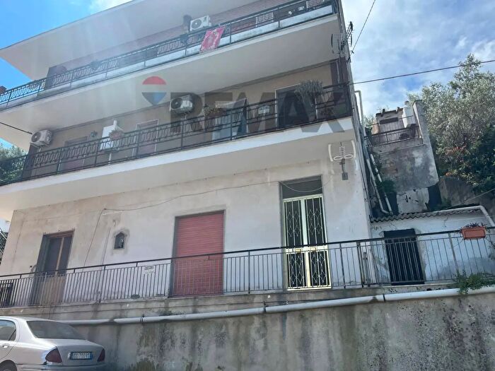 Casa con 8 locali in vendita in Via Gorizia, Melilli
