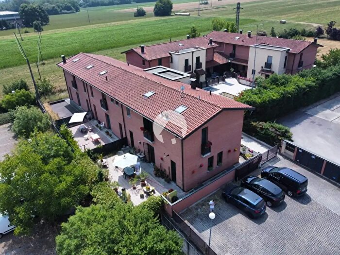 Casa con 7 locali in vendita in Via Renato Marmiroli, Reggio nell'Emilia