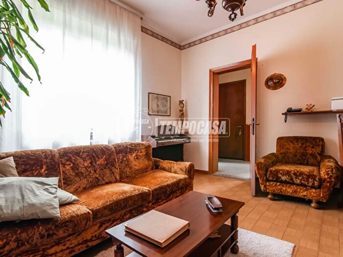 Appartamento trilocale in vendita in Via Adige, Marnate