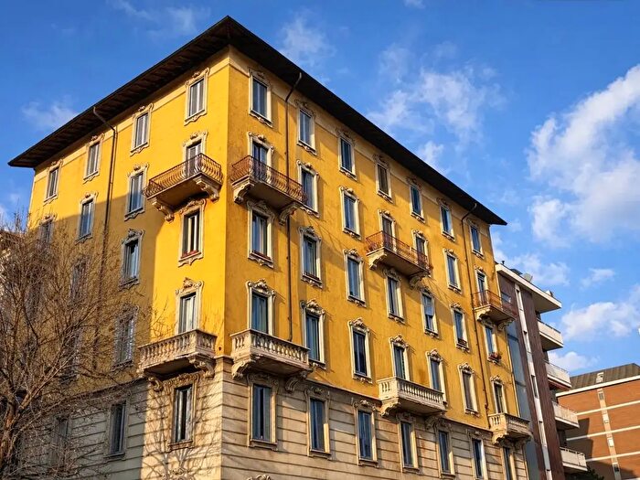 Appartamento quadrilocale in vendita in Via Ferrucci, Milano