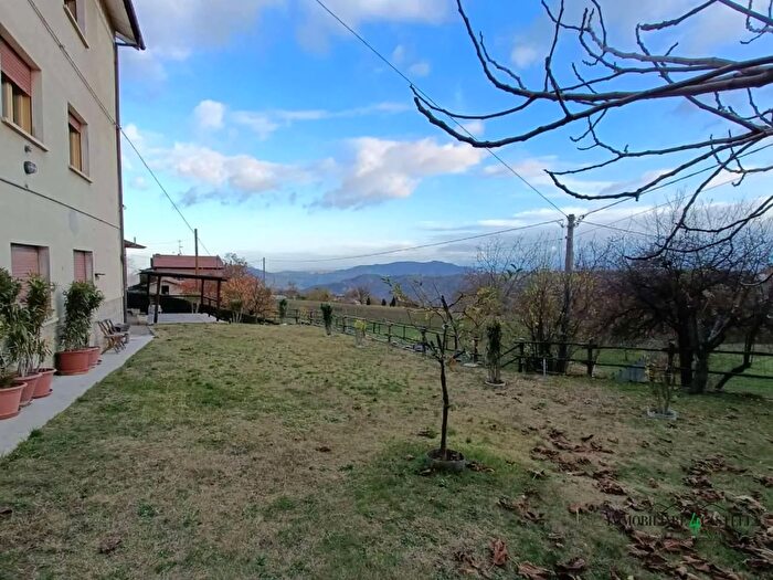 Casa quadrilocale in vendita in Viano