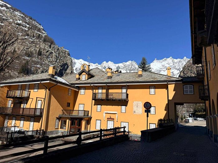 Case in Vendita e in Affitto - 2