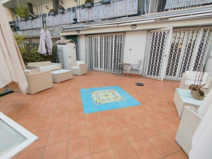 Appartamento con 5 locali in affitto in Via Orazio, Posillipo, Napoli