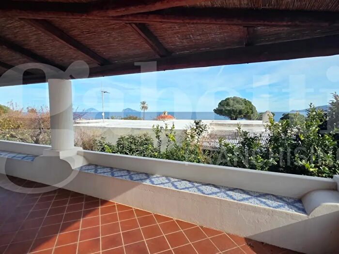 Casa con 6 locali in vendita in Via Candida Snc, Santa Marina Salina