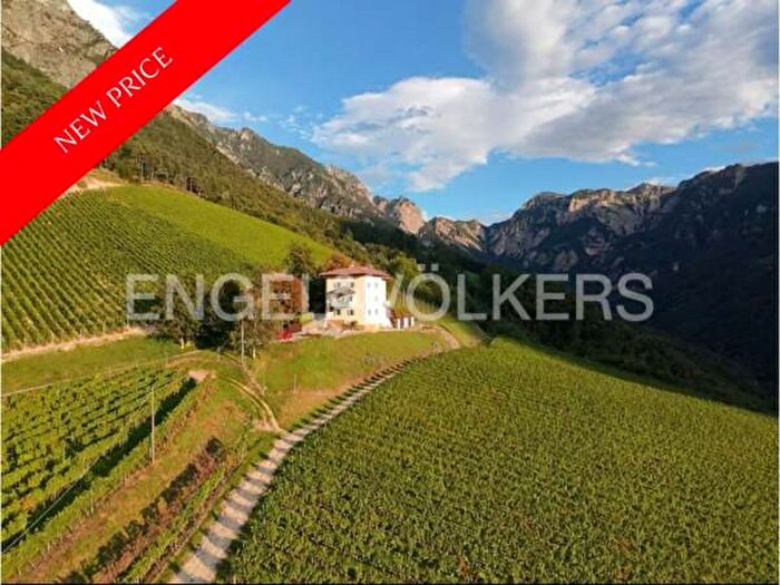 Casa con 6 locali in vendita in Via Michei, Ala