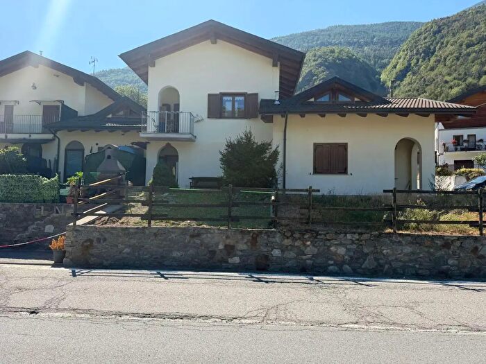 Appartamento trilocale in vendita in Frazione Clapey, Pontey