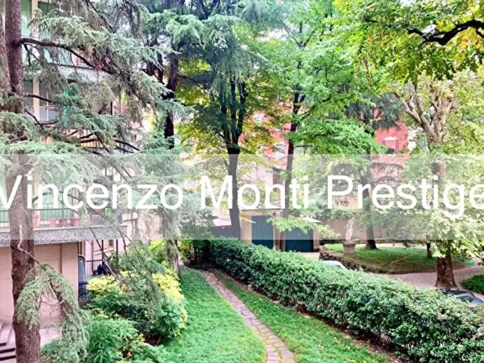 Appartamento trilocale in vendita in Via Saffi, Milano