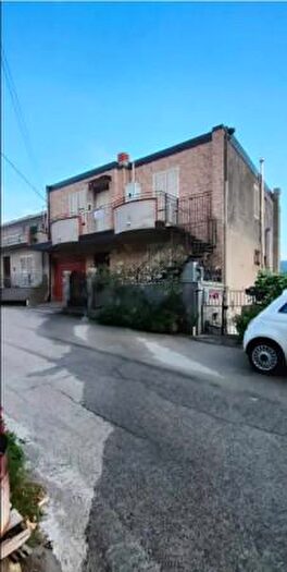 Appartamento quadrilocale in vendita in Via Francesco Crispi, Ucria