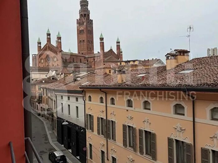 Appartamento trilocale in vendita in Via Bonomelli, Cremona