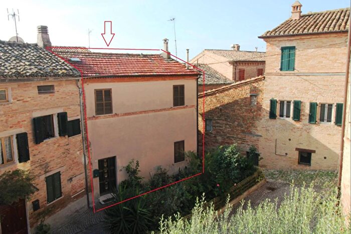 Casa quadrilocale in vendita in Via Giuseppe Mazzini Montecosaro, Montecosaro