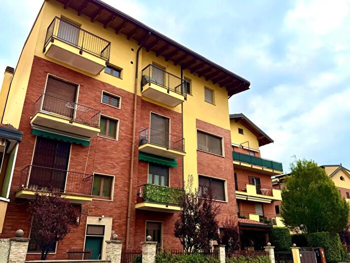 Appartamento trilocale in vendita in Via Pasubio, Cesano Boscone