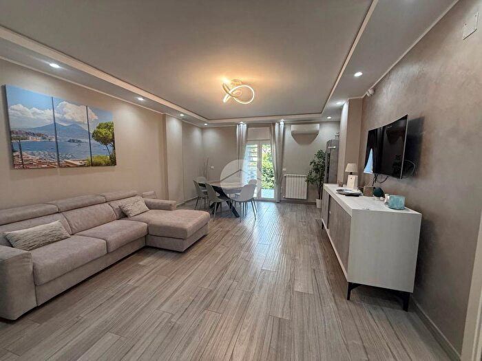 Appartamento quadrilocale in vendita in Via dei Carrubi, Caserta