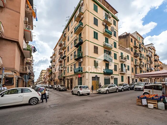 Appartamento bilocale in vendita in Via Giuseppe Crispi, Palermo