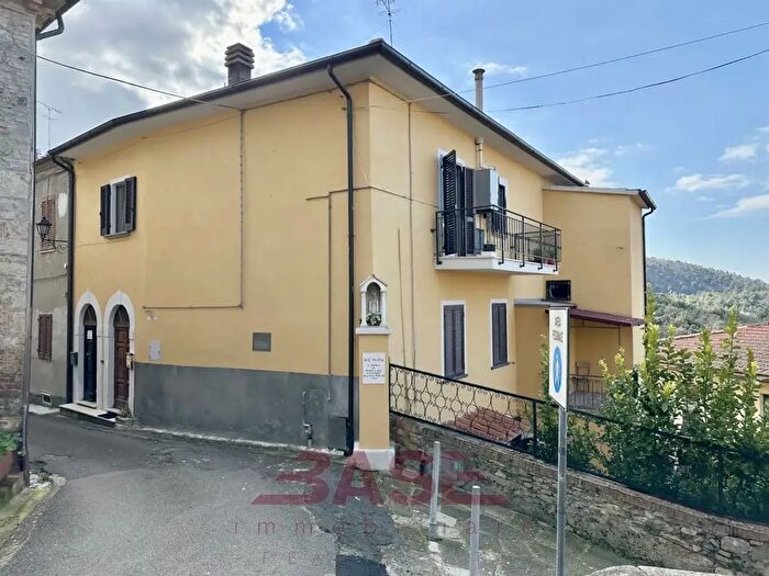 Appartamento con 5 locali in vendita in Piazza Rimembranza, Santa Luce