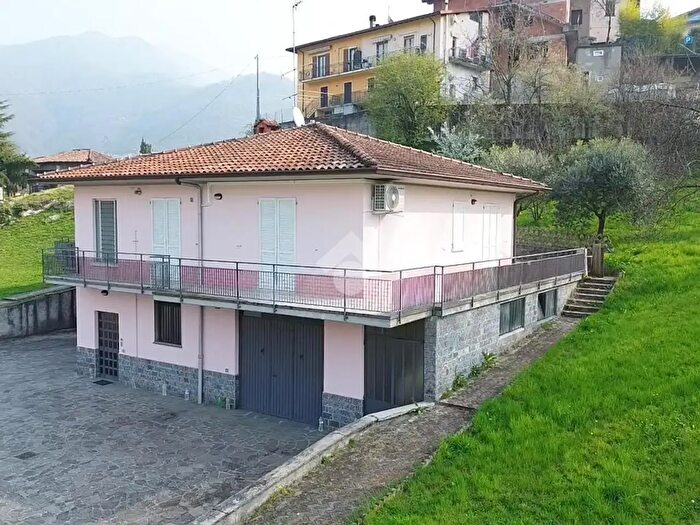 Casa trilocale in vendita in Via Campomatto, Sarnico