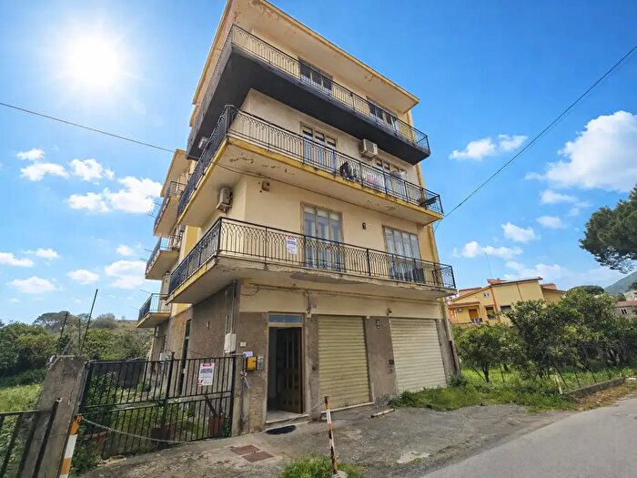 Appartamento con 8 locali in vendita in Stretto Zigari, Barcellona Pozzo Di Gotto