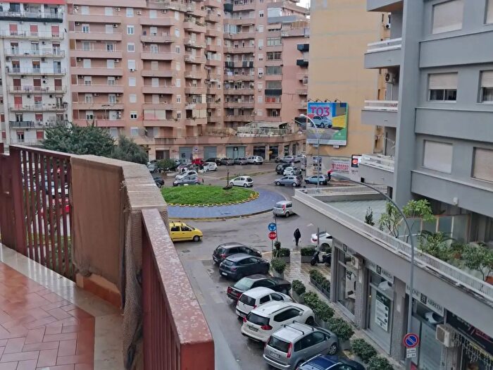 Appartamento con 6 locali in vendita in Via Alfredo Casella, Palermo