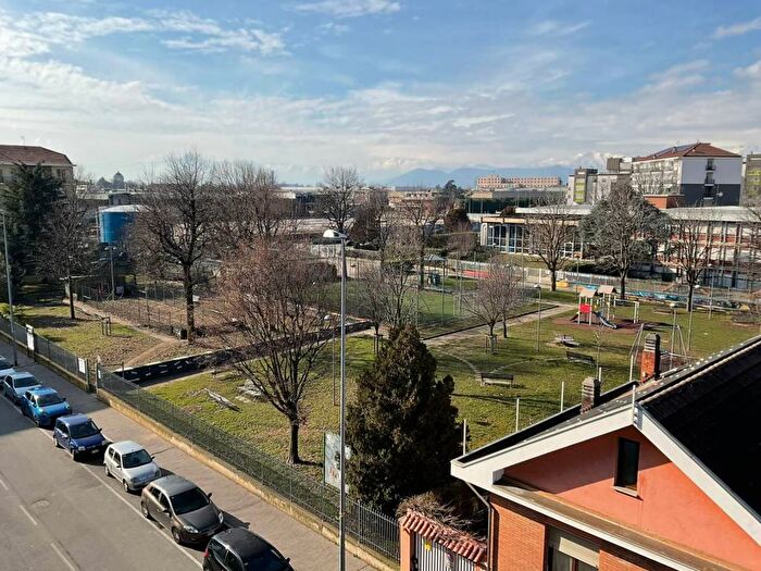 Appartamento trilocale in affitto in Via Bengasi, Lesna, Grugliasco