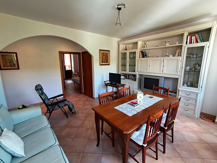 Appartamento con 5 locali in vendita in Via IV Novembrevia, Reggello