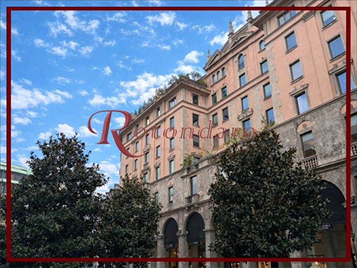 Appartamento bilocale in affitto in Corso Giacomo Matteotti, Duomo, Milano