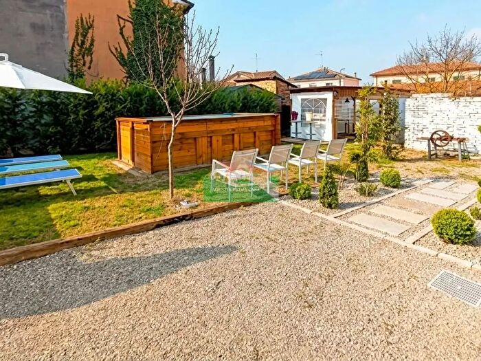 Casa con 8 locali in vendita in Via del Verdone, Ravenna