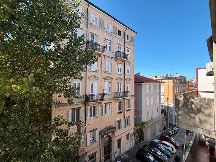Appartamento trilocale in affitto in Via San Vito, San Vito Campi Elisi, Trieste
