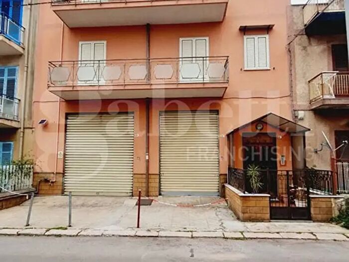 Appartamento con 5 locali in vendita in Via Santa Maria di Gesù, Palermo