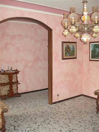 Casa con 5 locali in vendita in Isola SantAntonio