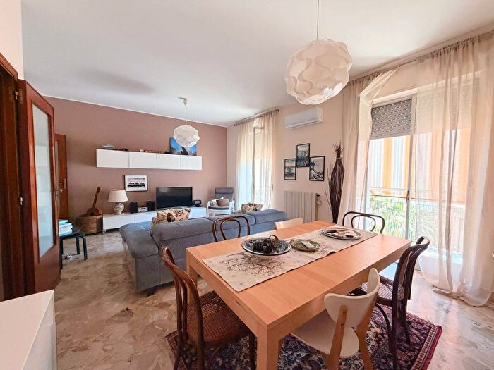Appartamento quadrilocale in affitto in Viale Teracati, Santa Panagia Teracati, Siracusa