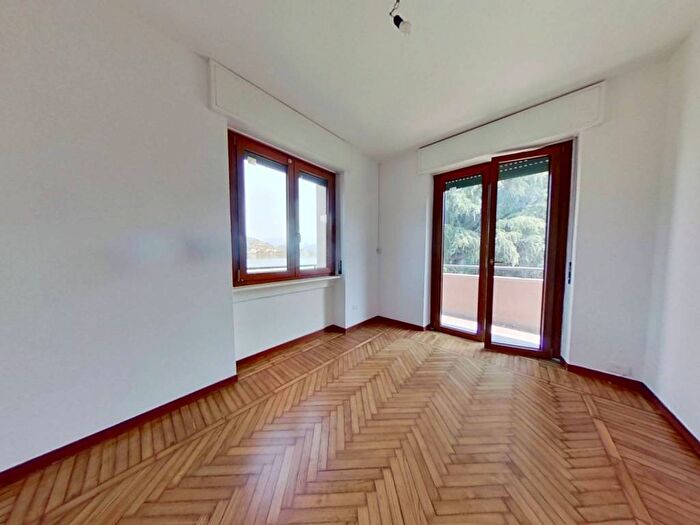 Appartamento trilocale in affitto in Via Ungheria, Centro, Lavena Ponte Tresa