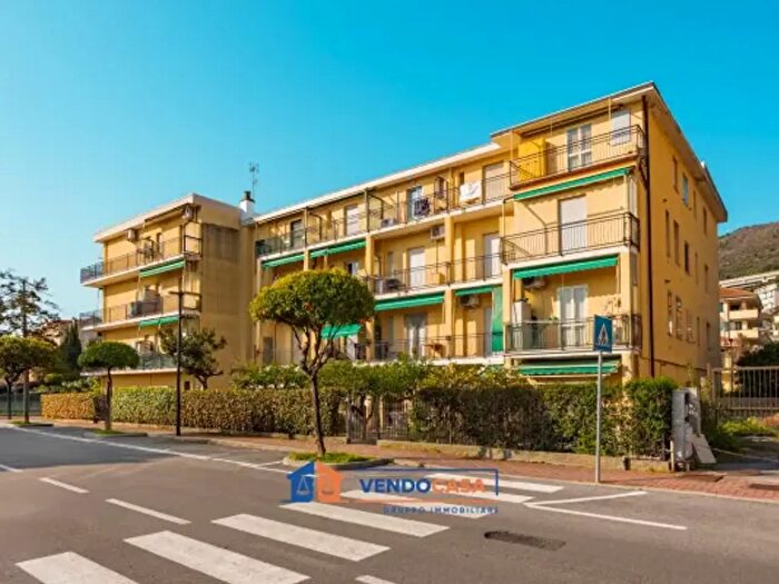 Appartamento bilocale in vendita in Via Novembre, Andora
