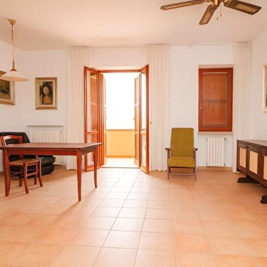 Appartamento con 6 locali in vendita in Santa Maria Nuova