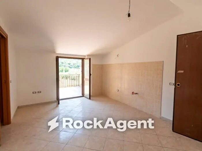 Casa trilocale in vendita in Via Cavour, Nocera Terinese