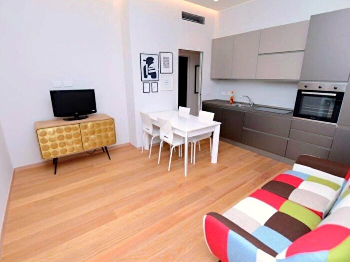 Appartamento trilocale in affitto in Via Carlo Imbonati, Dergano, Milano