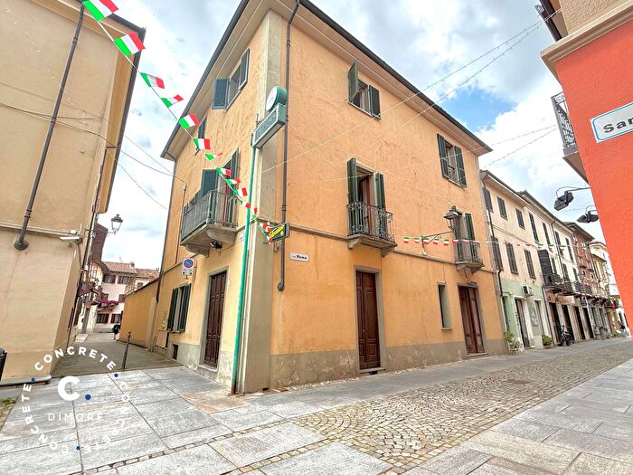 Casa con 17 locali in vendita in Via delle Finanze, Villanova DAsti