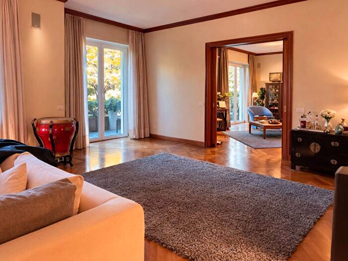 Appartamento con 6 locali in affitto in Corso Monforte, San Babila, Milano