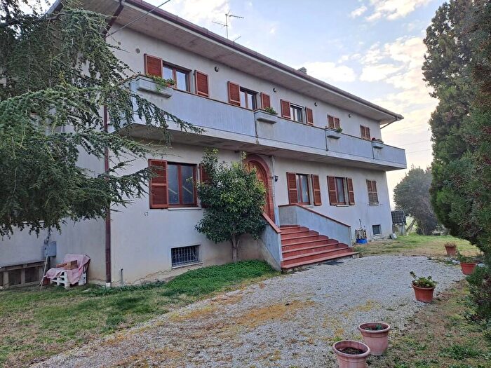 Casa con 12 locali in vendita in Contrada Piane di Chienti, Civitanova Marche