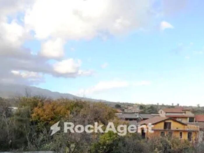 Appartamento quadrilocale in vendita in Vico Tomasello, San Pietro Clarenza