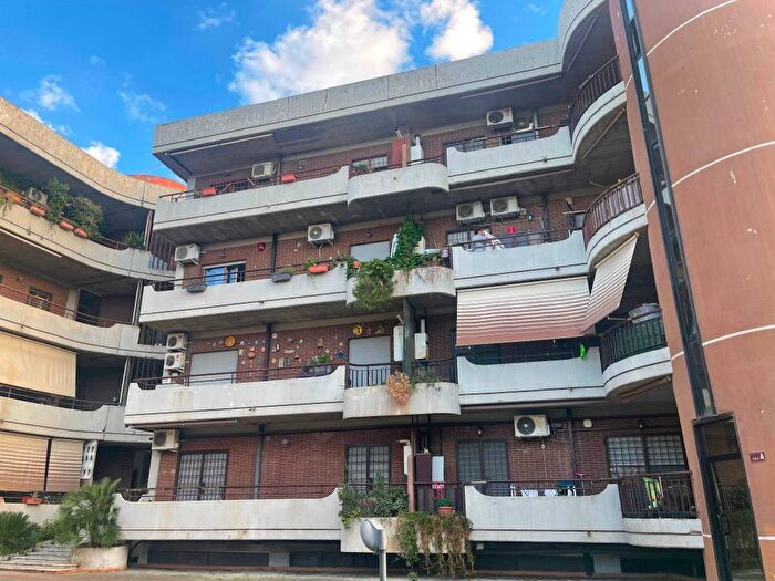 Appartamento bilocale in vendita in Via Monasterace, Morena, Roma